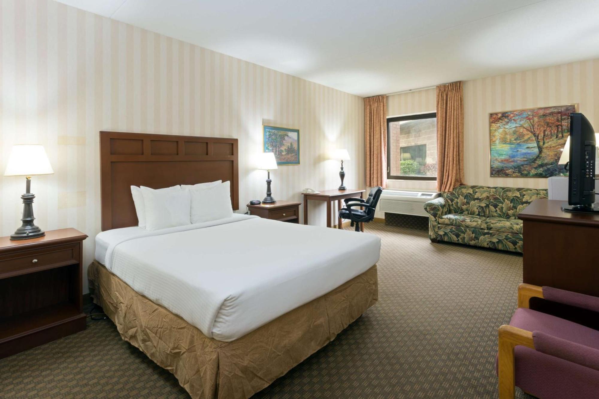 Days Inn & Suites By Wyndham Northwest Indianapolis Exterior photo